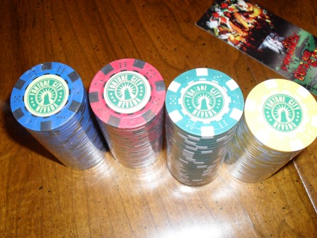 The poker chips have a decent quality to them, and all of them have the Fortune City logo.