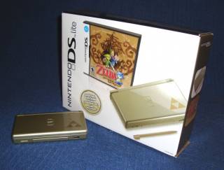 Nintendo DS Lite - Limited Edition Triforce Gold