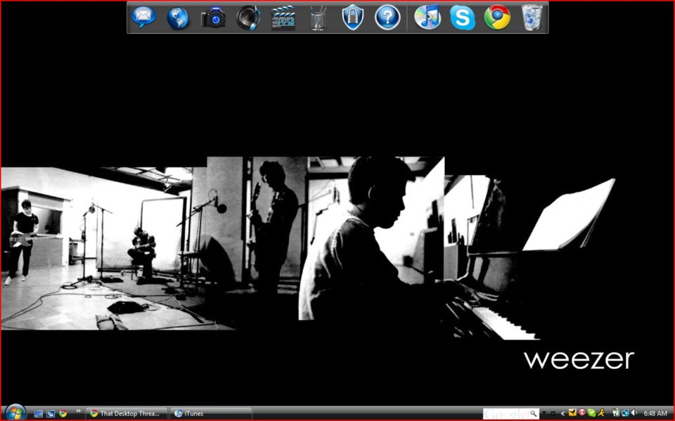  Windows Vista with a fake dock thingy that the Dell came with. And a picture of OLD Weezer. I'm living in the 90s, man.