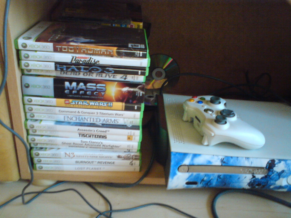 My X360 games. Or at least the ones I haven't lent to friends at the moment. Behind the games are just some DVDs. And that single-disc at the back is just the demo-disc from a magazine, I treat my games well!