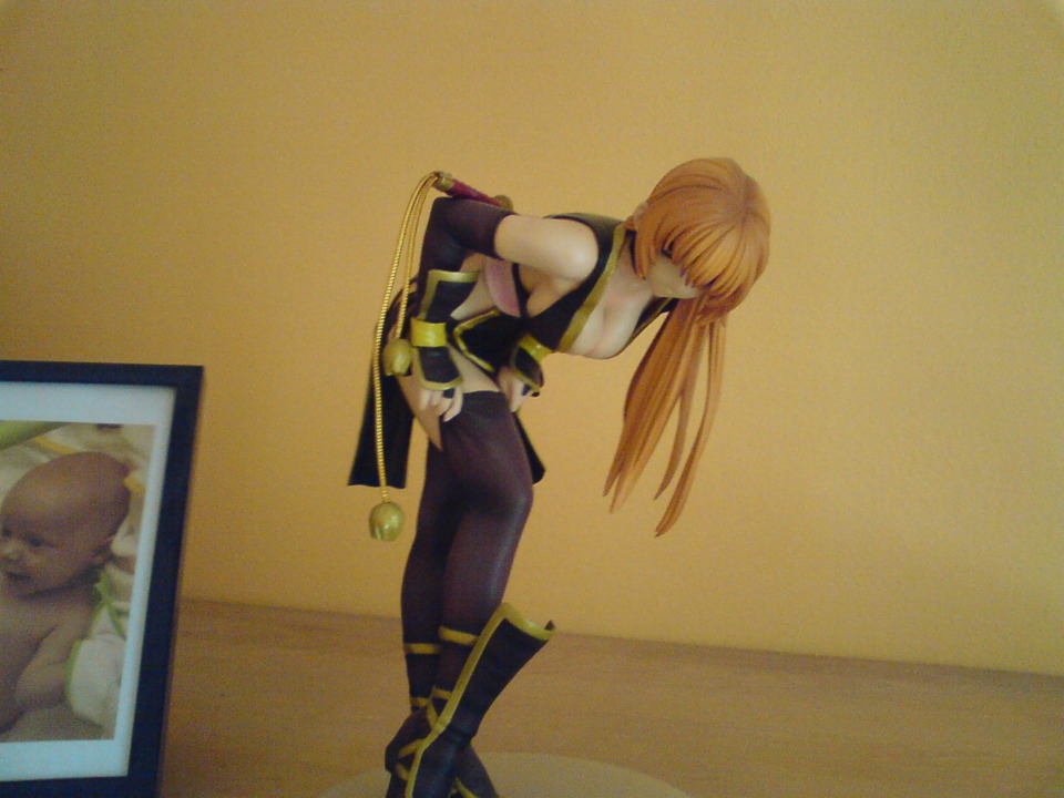 She's a shinobi, but I am fine with that. ...I guess I don't have to explain this figurine around here :)