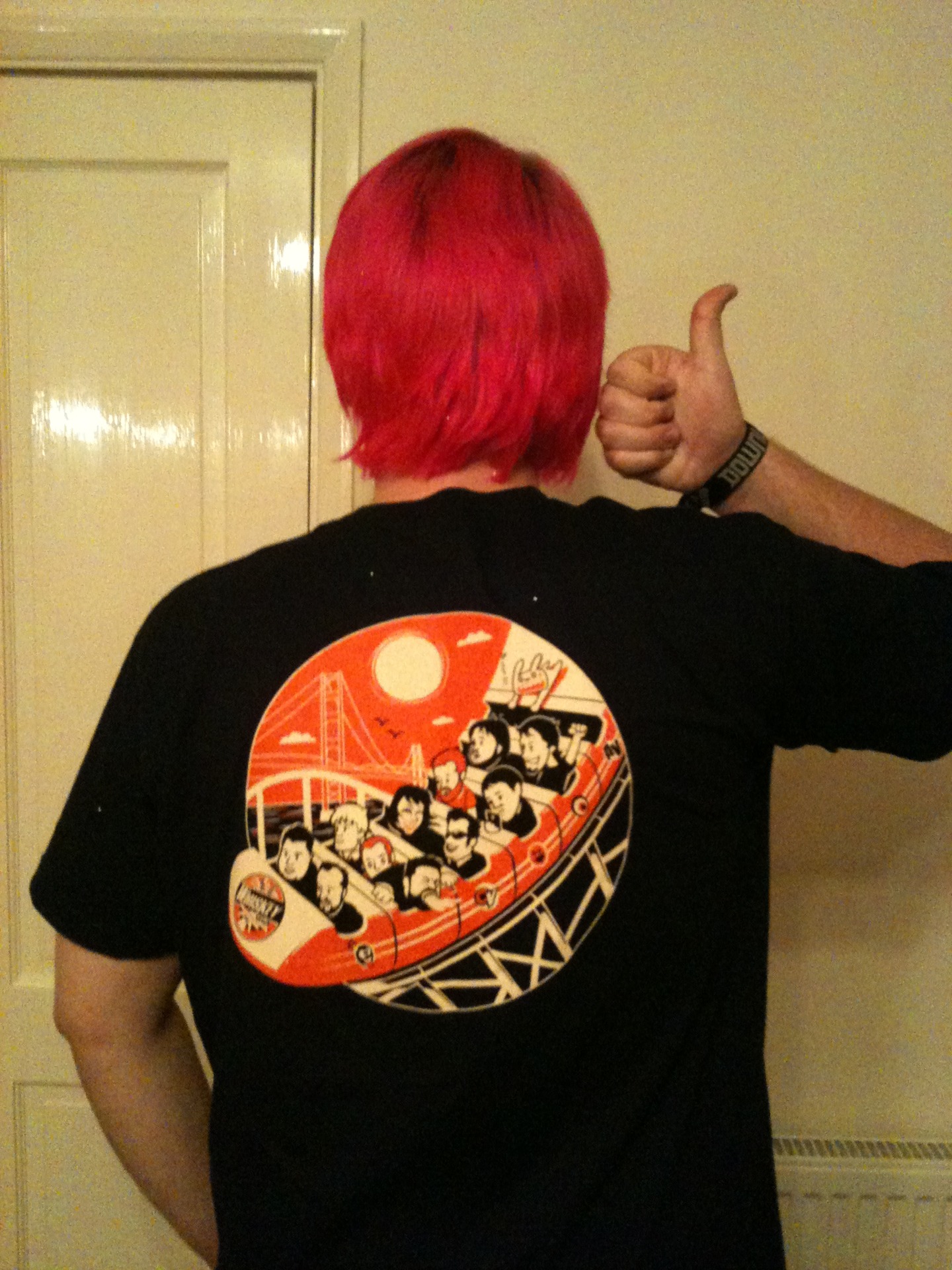  As promised one born and bred british wiskey loving fan :P ......and no thats not a wig my hair really is pink 