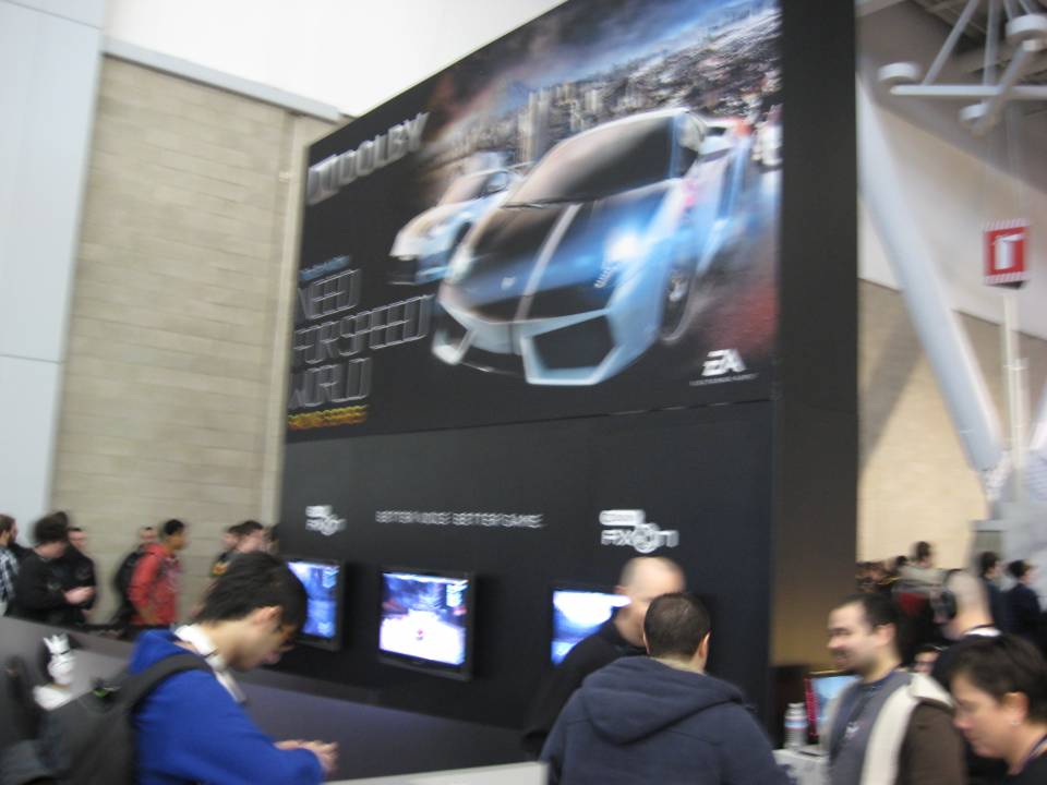  Check out this nice blurry image of the Need For Speed World booth thingy!