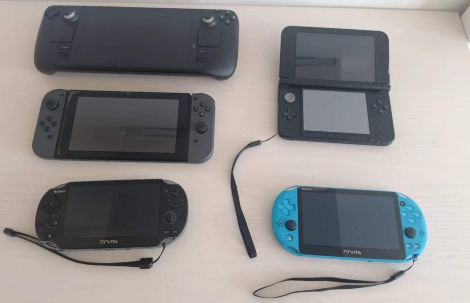 The five pieces of hardware in my possession and on this list, with the blue Vita standing in for the PSP I sold back in 2009.