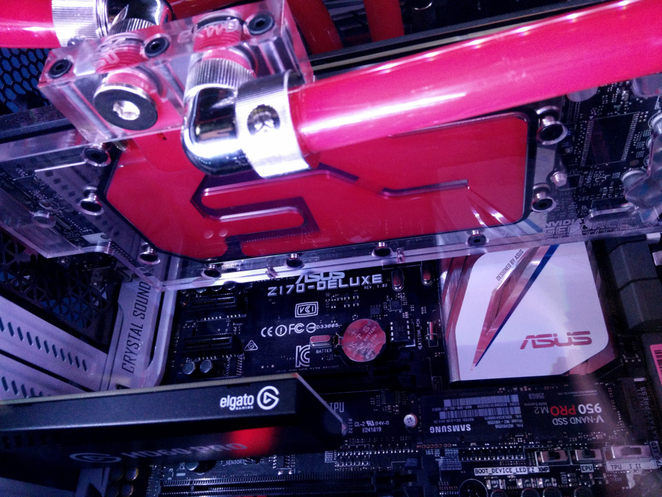 What the TitanX Pascal-Nickle Plexi Waterblock looks like attached to the 1080ti.