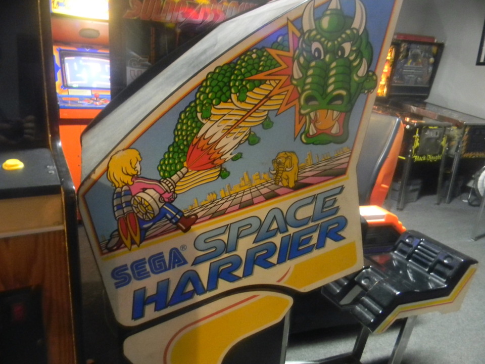 Unfortunately it wasn't working but this Space Harrier side art is awesome.