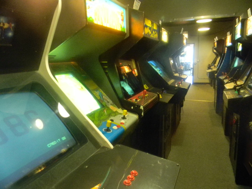 So many arcade machines...