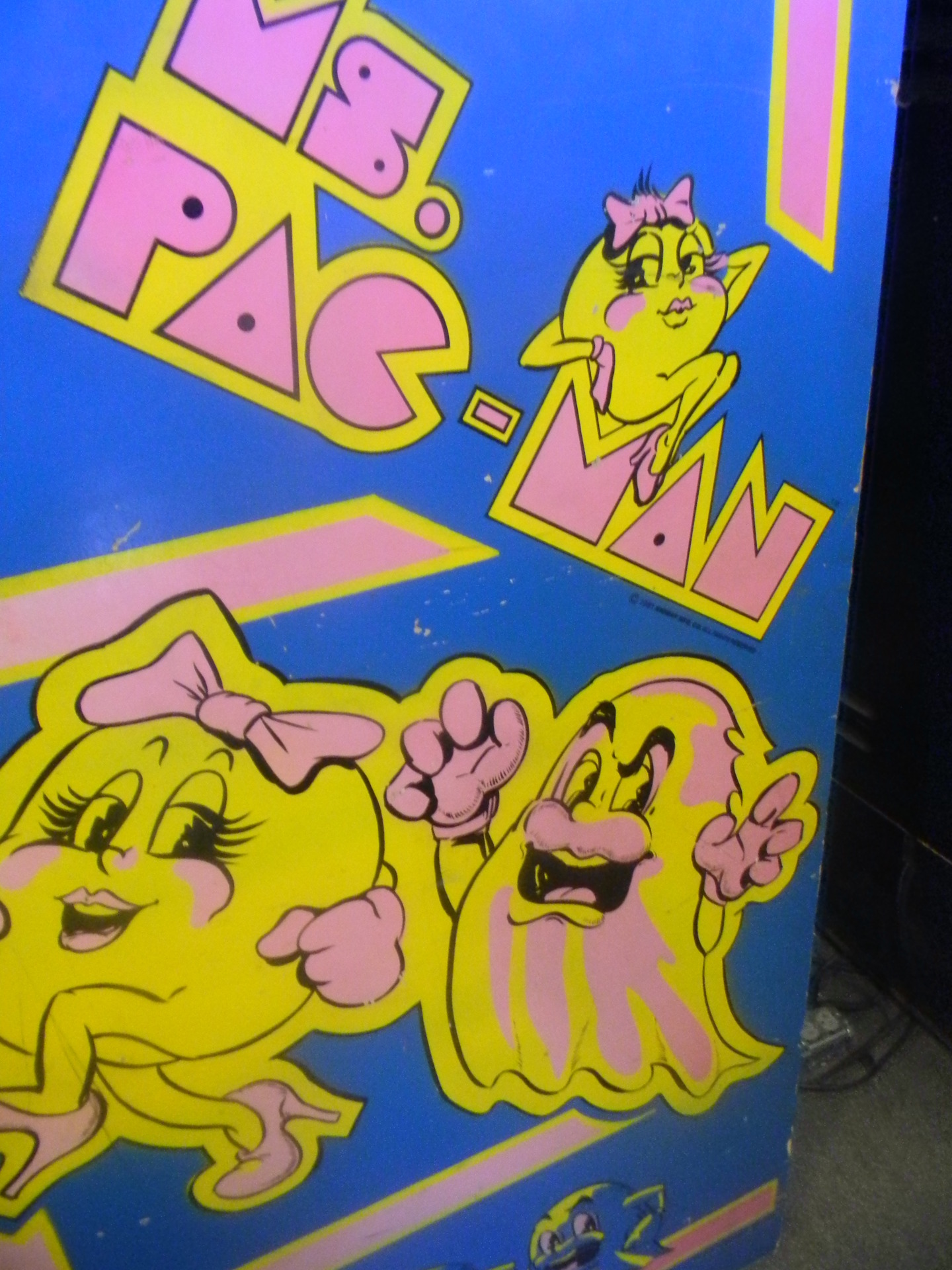 Now that I look at this Ms Pac Man side art that ghost is kinda creepy