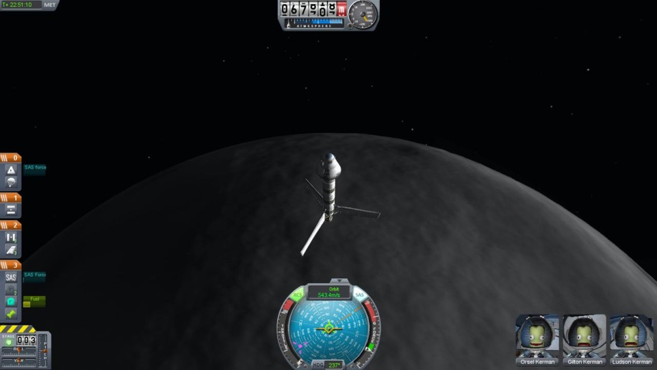 The Icarus II approaches the Mun for rescue attempt #1