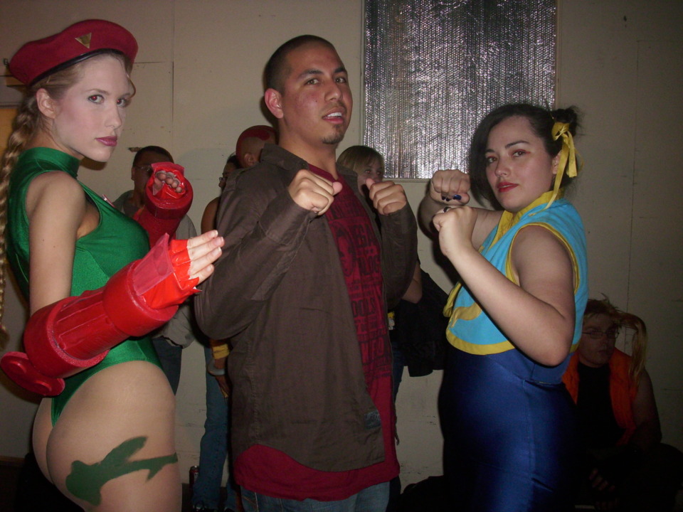  Street Fighter Cosplayers...Of course!